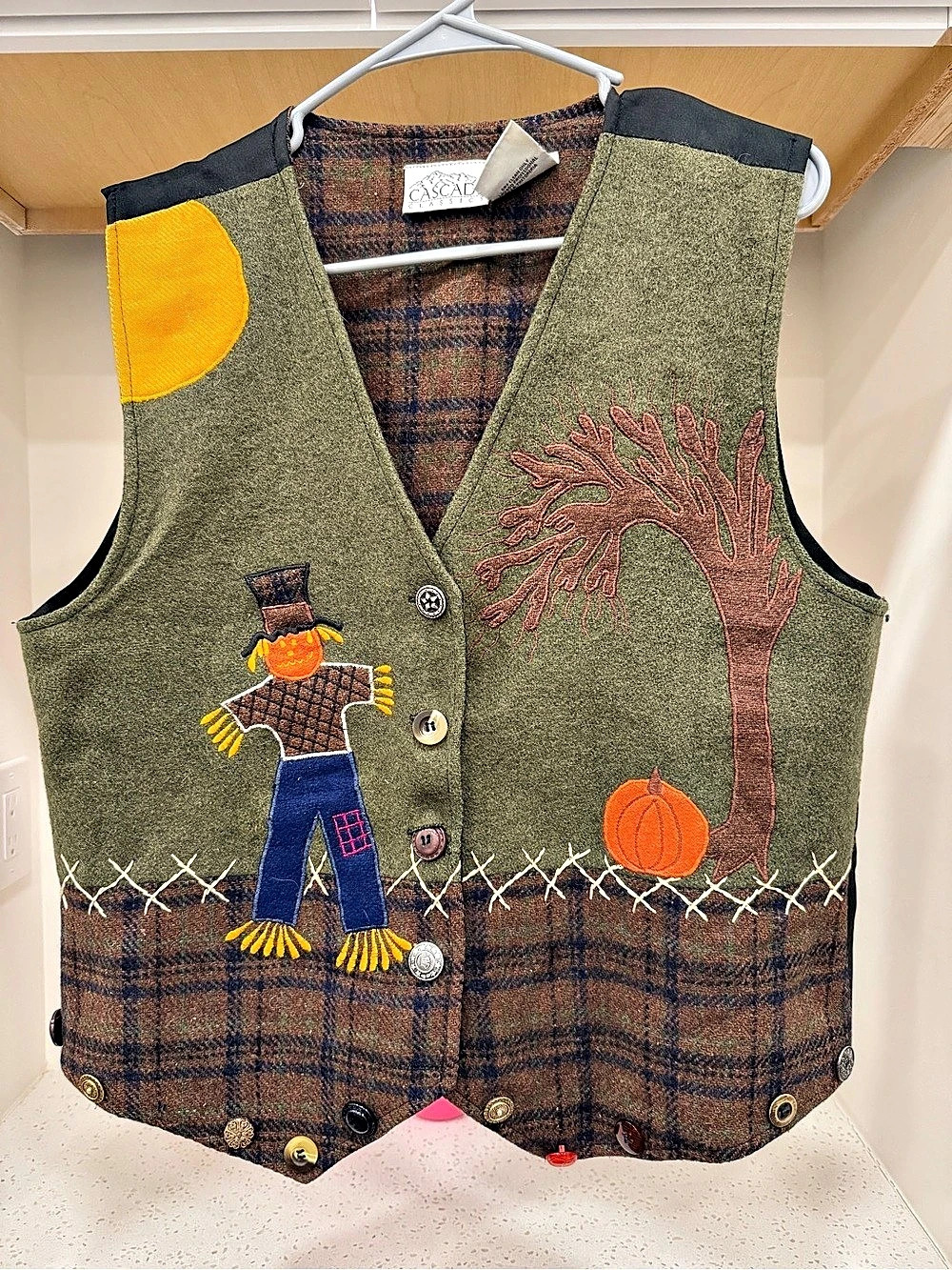 Vintage 1990’s- Cascade Classics Embroidered Plaid Fall Vest in Green Size Large